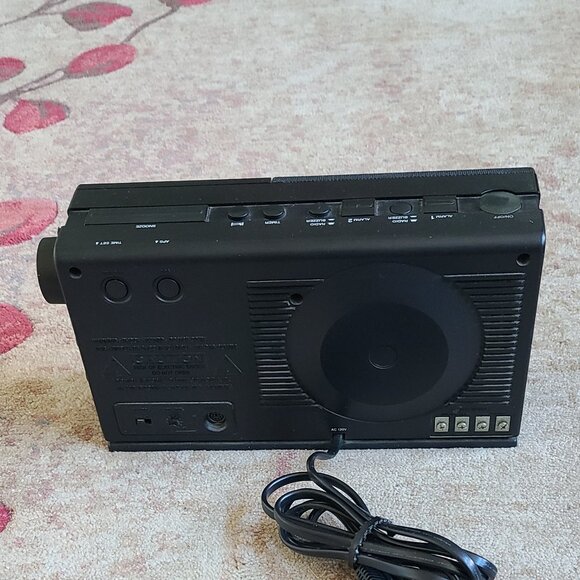 Pre-Owned Sangean RS-330 +RS-332 Digital AM/FM Clock Radio & dual Alarm Clocks. - Picture 4 of 11